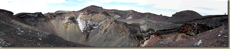 MtFuji-17JUL04-CraterPan.jpg (514446 bytes)