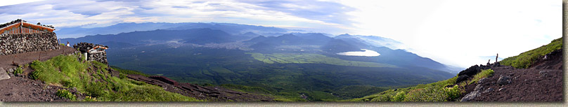 MtFuji-17JUL04-Pan2.jpg (444230 bytes)